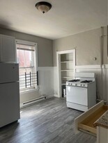 107 Heath St, Unit 1 Apartamentos