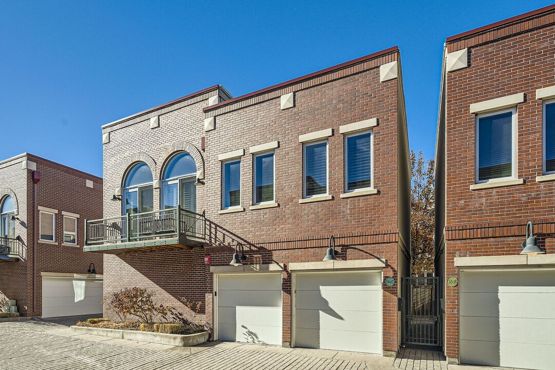 3642 E Ellsworth Ave in Denver, CO - Building Photo