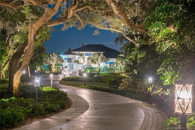 3365 SE St Lucie Blvd in Stuart, FL - Building Photo - Building Photo