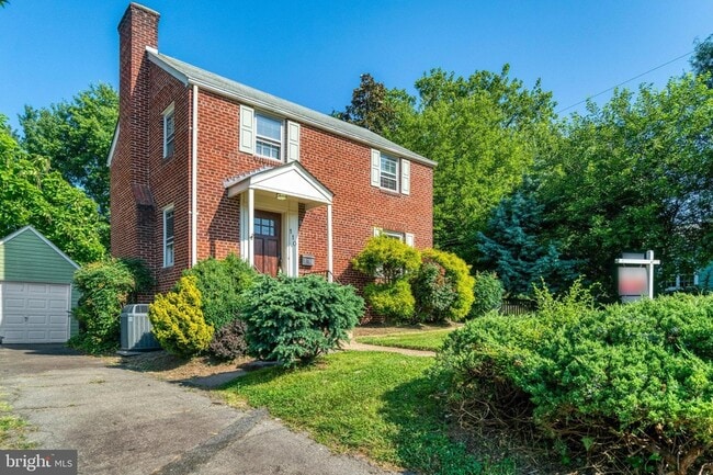 property at 110 S Woodrow St