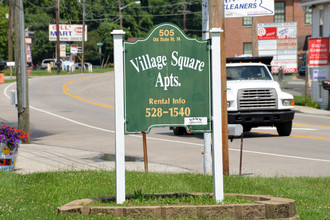 Village Square Apartments in Cincinnati, OH - Foto de edificio - Building Photo