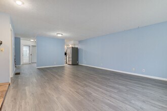 321 S Towanda Ave in Normal, IL - Foto de edificio - Building Photo