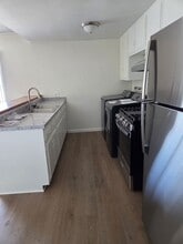 420 1/2 Casanova St in Los Angeles, CA - Building Photo - Building Photo