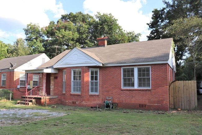 2320 McCarter Ave in Montgomery, AL - Foto de edificio - Building Photo