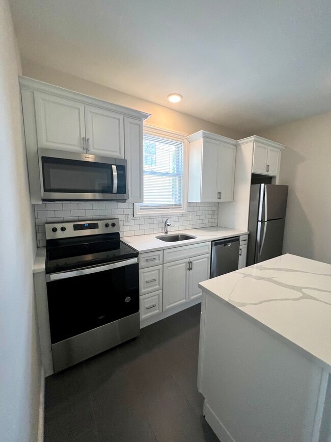 38 Belmont Ave, Unit 1 in Garfield, NJ - Foto de edificio - Building Photo