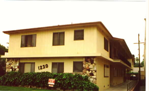 1230 N Fuller Ave in Los Angeles, CA - Building Photo