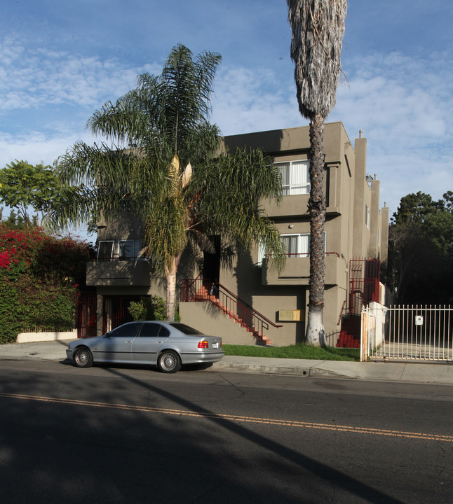 6139 Fountain Ave in Los Angeles, CA - Foto de edificio