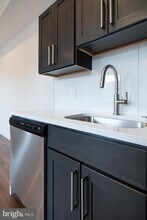 212 Manheim St in Philadelphia, PA - Building Photo - Building Photo