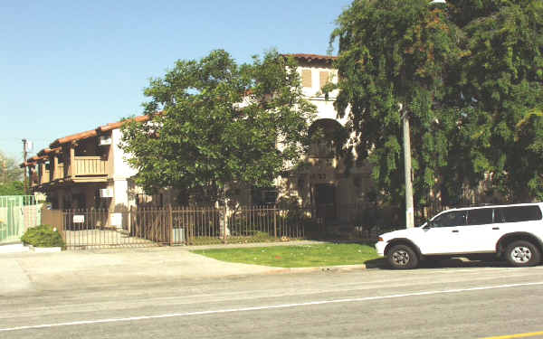 2633 Ellendale Place in Los Angeles, CA - Foto de edificio