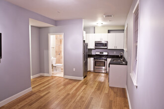 195 W 3rd St, Unit 5 in Boston, MA - Foto de edificio - Building Photo
