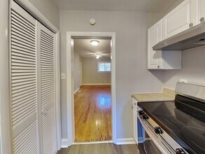 1332 Eubanks Ave in East Point, GA - Foto de edificio - Building Photo