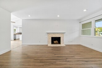 135 N Barnwell St in Oceanside, CA - Foto de edificio - Building Photo