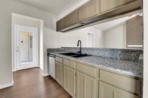 property at 728 Woodland Ct