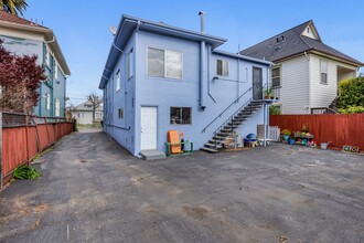 1614 Alcatraz Ave in Berkeley, CA - Building Photo - Building Photo