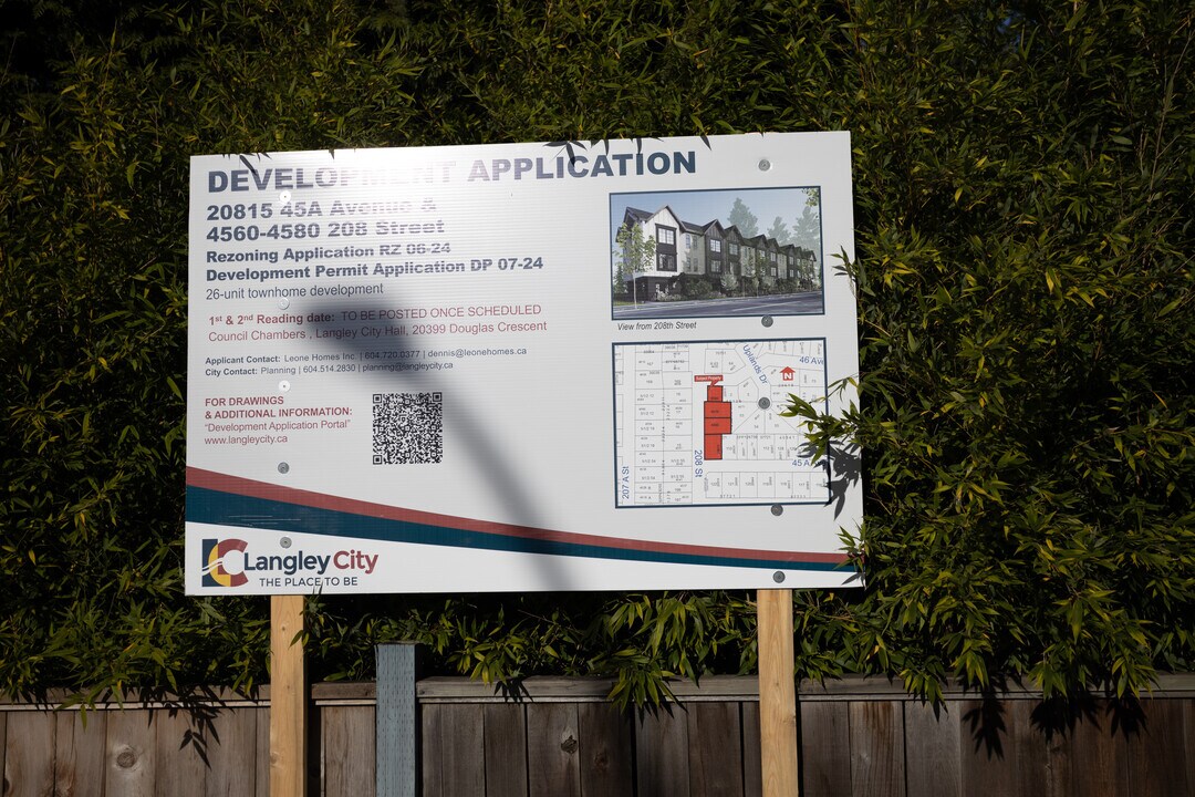 4580 208 St in Langley, BC - Building Photo