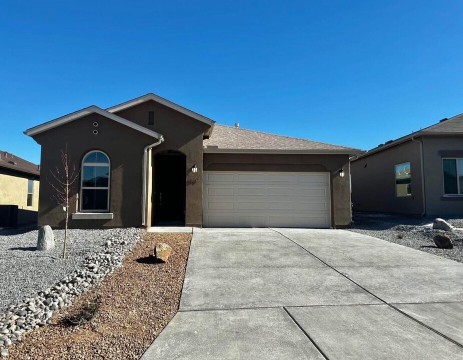 274 Adeline Ave in Los Lunas, NM - Building Photo