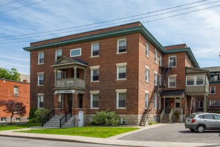 327 Cambridge St N in Ottawa, ON - Building Photo