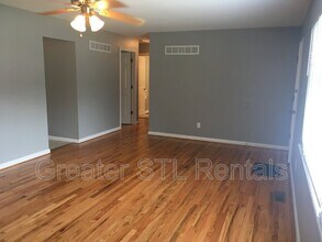 13 Griffin Dr in St. Peters, MO - Building Photo - Building Photo