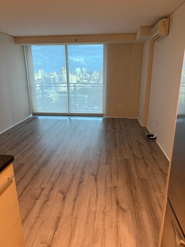 1200 Queen Emma St, Unit Capitol Place in Honolulu, HI - Building Photo - Building Photo