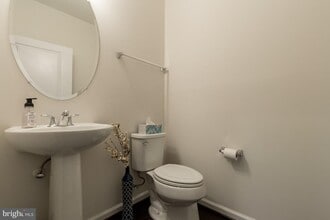 42253 Marble Cyn Ter in Ashburn, VA - Foto de edificio - Building Photo