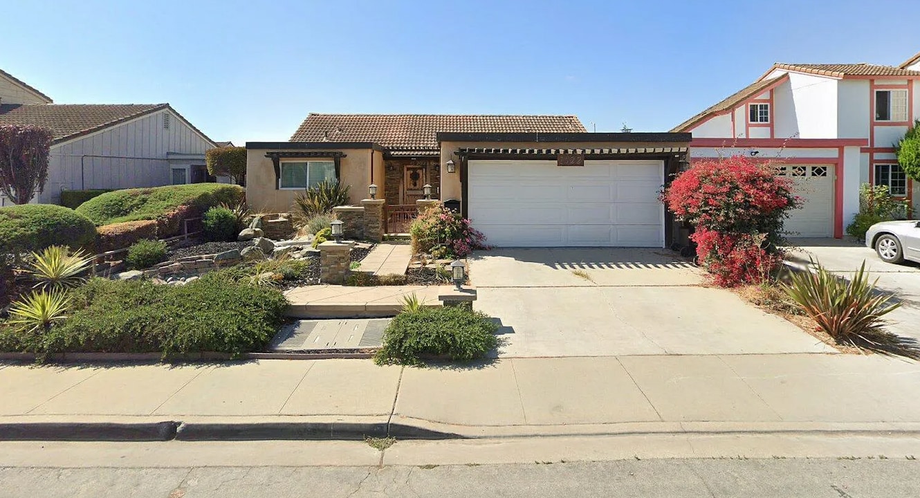 1522 Barcelona Cir in Salinas, CA - Building Photo