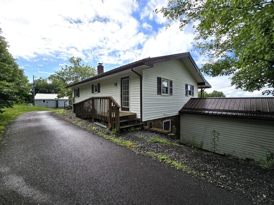 258 Wilcox Dr in Crumpler, NC - Building Photo