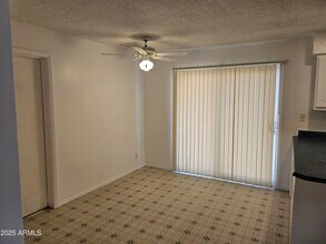 525 S Rogers in Mesa, AZ - Foto de edificio - Building Photo