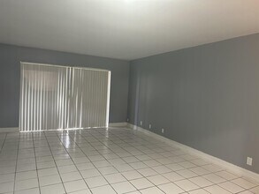 729 Lori Dr in Palm Springs, FL - Building Photo - Building Photo