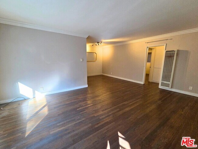 7621 Hampton Ave in West Hollywood, CA - Building Photo - Building Photo