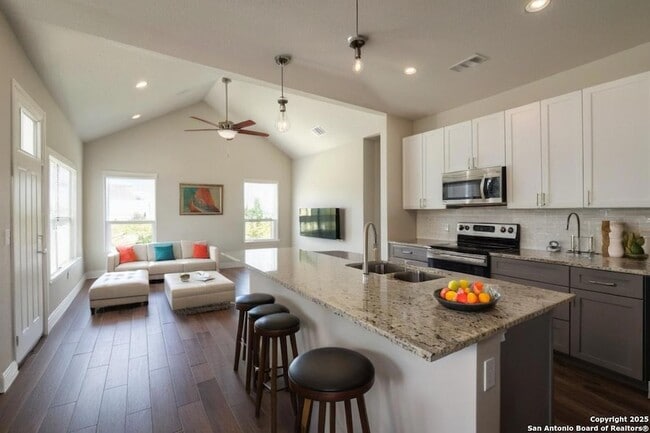 1041 Burning Tree in Spring Branch, TX - Building Photo - Building Photo