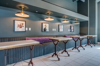 The Lydell in Glendale, WI - Foto de edificio - Lobby