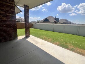 11805 Loren Brook Ln in Yukon, OK - Building Photo - Building Photo