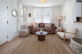 18 Meeting St in Newport, RI - Foto de edificio - Building Photo