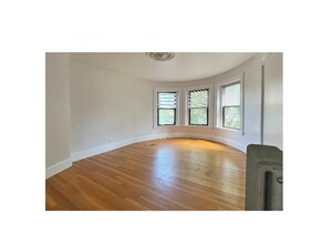 36 Cedar St, Unit 3R in Somerville, MA - Foto de edificio - Building Photo