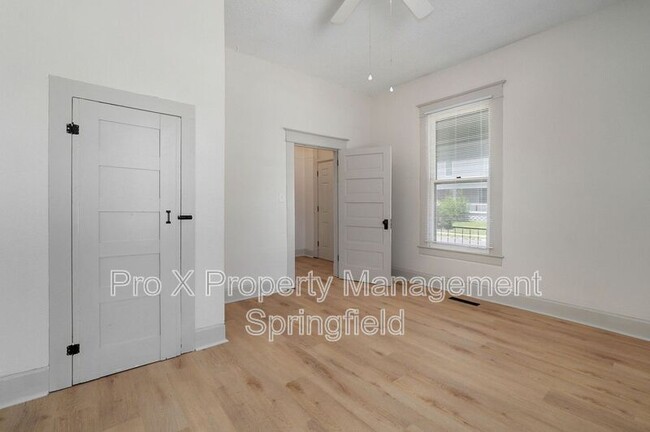 214 W Madison St in Springfield, MO - Building Photo - Building Photo