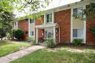 1655 Brownstone Blvd in Toledo, OH - Building Photo - Building Photo