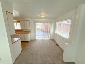 1875 Van Ness St in Klamath Falls, OR - Building Photo - Building Photo