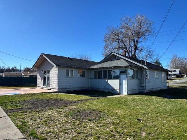 property at 1301 S 16th Ave