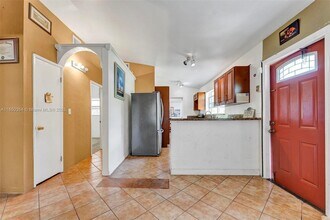 3950 SW 53rd Ave in Davie, FL - Building Photo - Building Photo