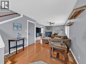 8060 HANDY in Windsor, ON - Foto de edificio - Building Photo