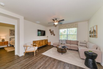 Grove Pointe in Palmetto, FL - Building Photo - Building Photo