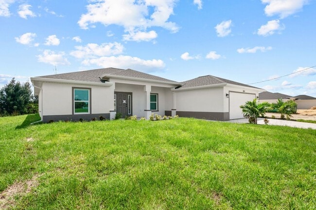 3927 NE 12th Ave in Cape Coral, FL - Building Photo - Building Photo
