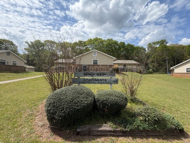 1492 Waverly Way in Monroe, GA - Building Photo - Building Photo