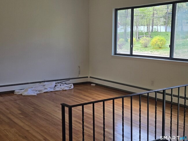 17 Loughran Ave in Stamford, CT - Building Photo - Building Photo