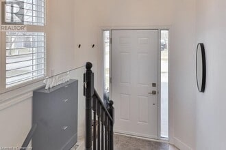 1074 Gabriel Pl in Burlington, ON - Building Photo - Building Photo