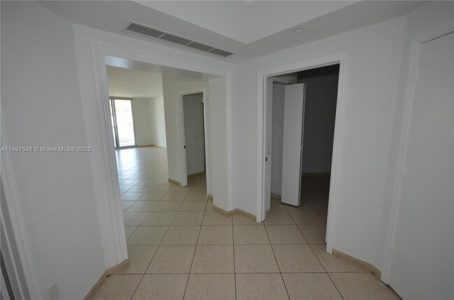 21050 Point Pl in Aventura, FL - Building Photo - Building Photo