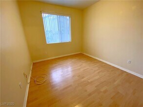 290 Tayman Park Ave in Las Vegas, NV - Building Photo - Building Photo