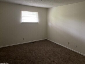 1821 Sanford Dr-Unit -1 in Little Rock, AR - Foto de edificio - Building Photo