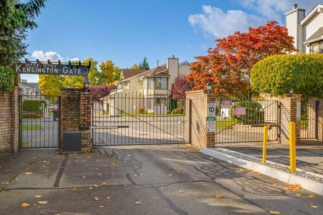 Kensington Gate in Surrey, BC - Building Photo