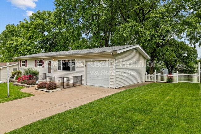 1115 Hadwin Dr in Florissant, MO - Building Photo - Building Photo